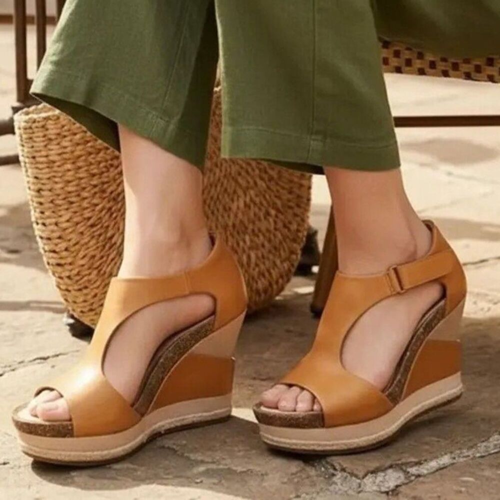 Tsubo Isara Y2K Platform Leather / Wood Sculptural Wedges~$240